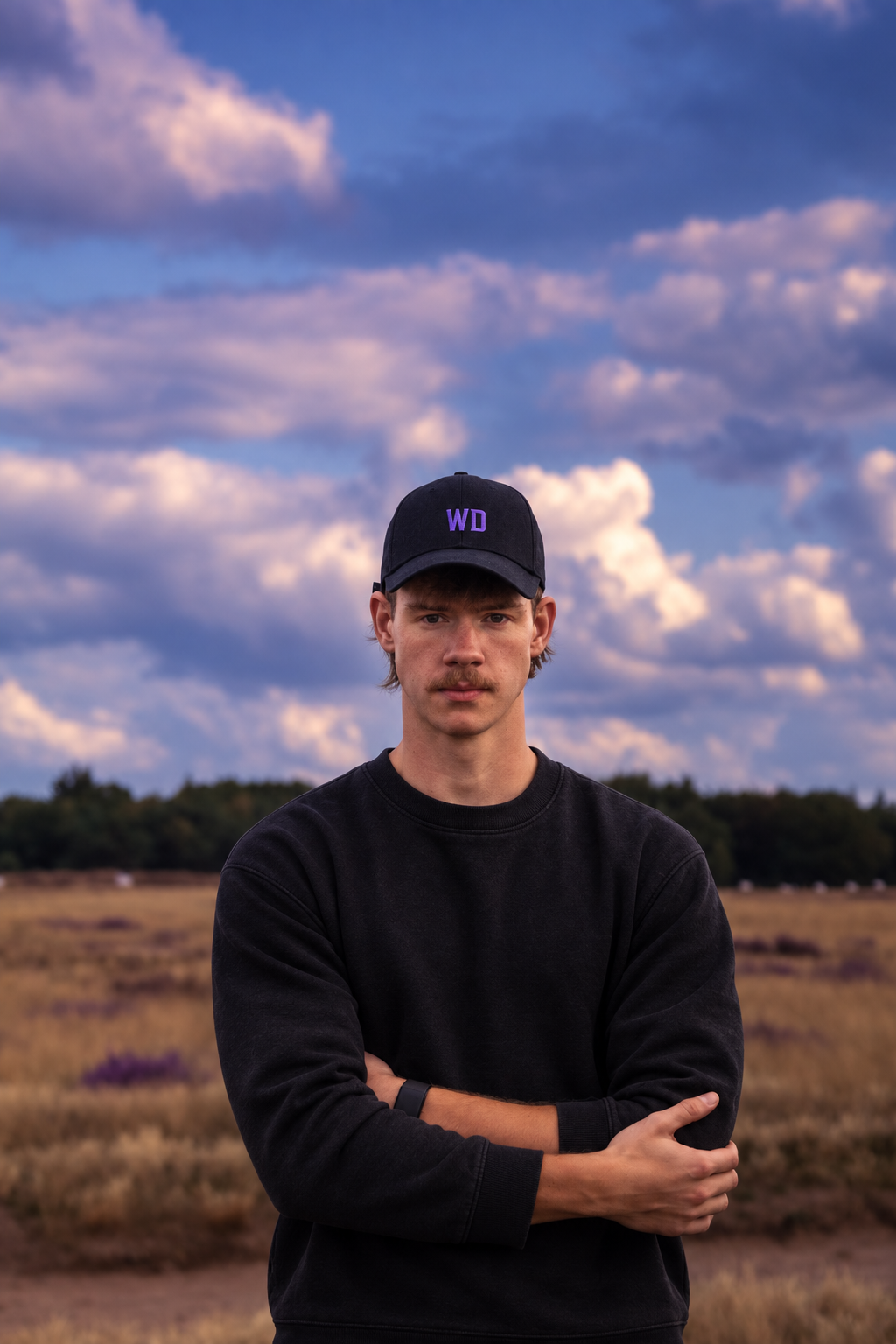 Niels Witteveen in een donkere trui en WD-petje